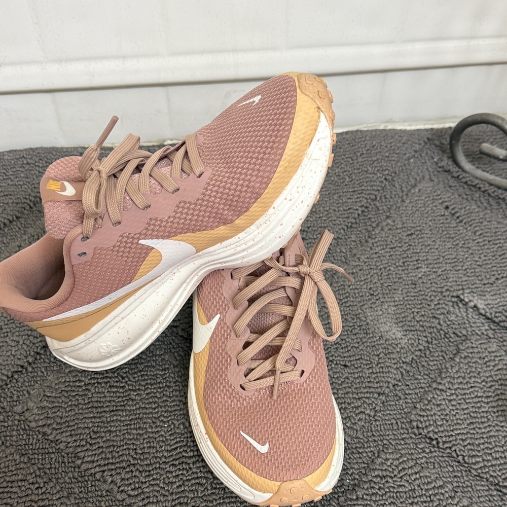 Women's Nike Revolution 8 - Picture 4 of 6